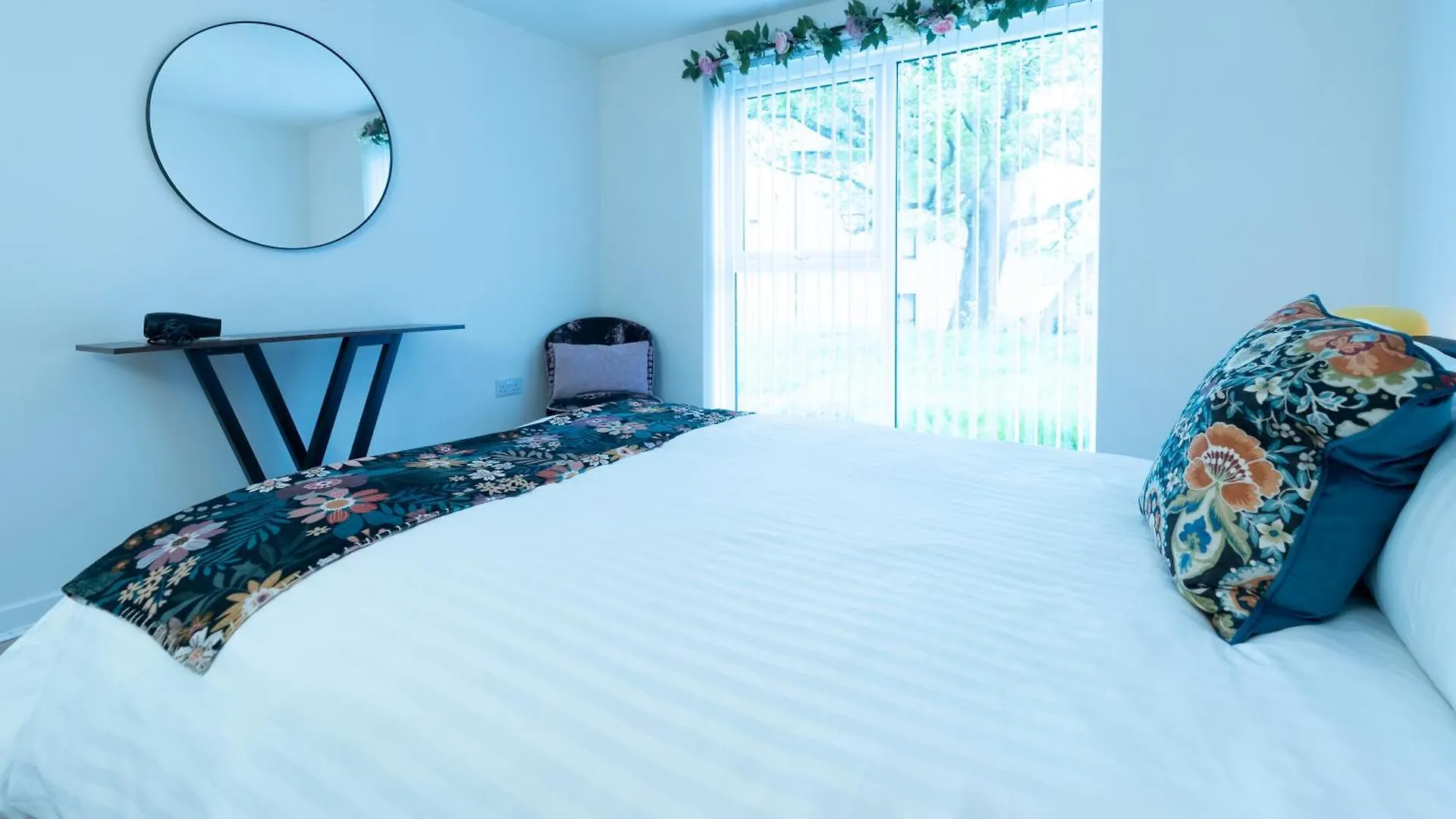 Luxury Ground Floor 2 Bedroom Apartment Free Wifi & Parking 셰필드 0*,